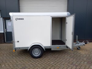 Henra gesloten aanhangwagens