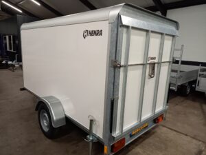 Henra gesloten aanhangwagens