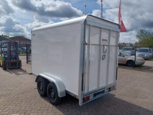 Henra gesloten aanhangwagens