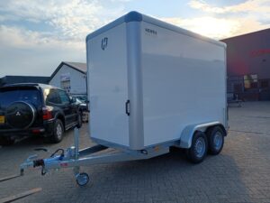 Henra gesloten aanhangwagens