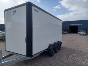 Henra gesloten aanhangwagens