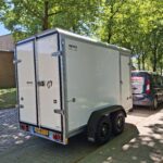 Henra gesloten aanhangwagens